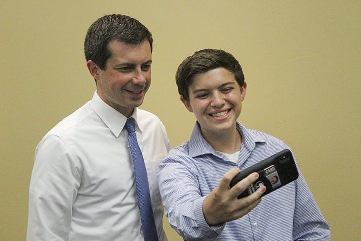 First-year business major Hayden Shipley takes a selfie with democratic presidential candidate Pete Buttegieg 