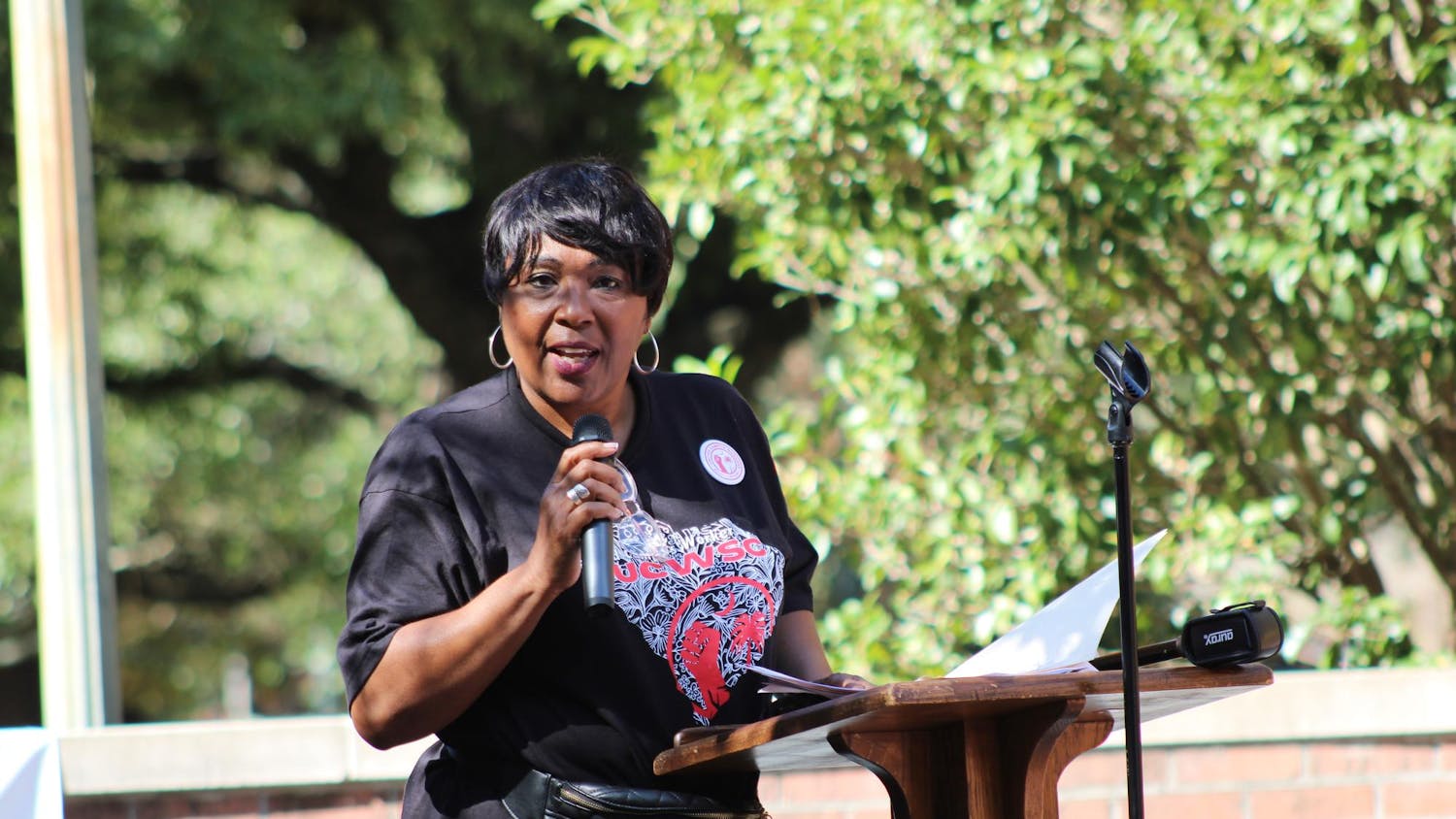 Bobbie Keitt, an employee of USC’s parking services, talks about raising wages for university workers on Oct. 26, 2023. The United Campus Workers union at USC spoke about fair wages in lieu of the union’s push for better wages across the university.