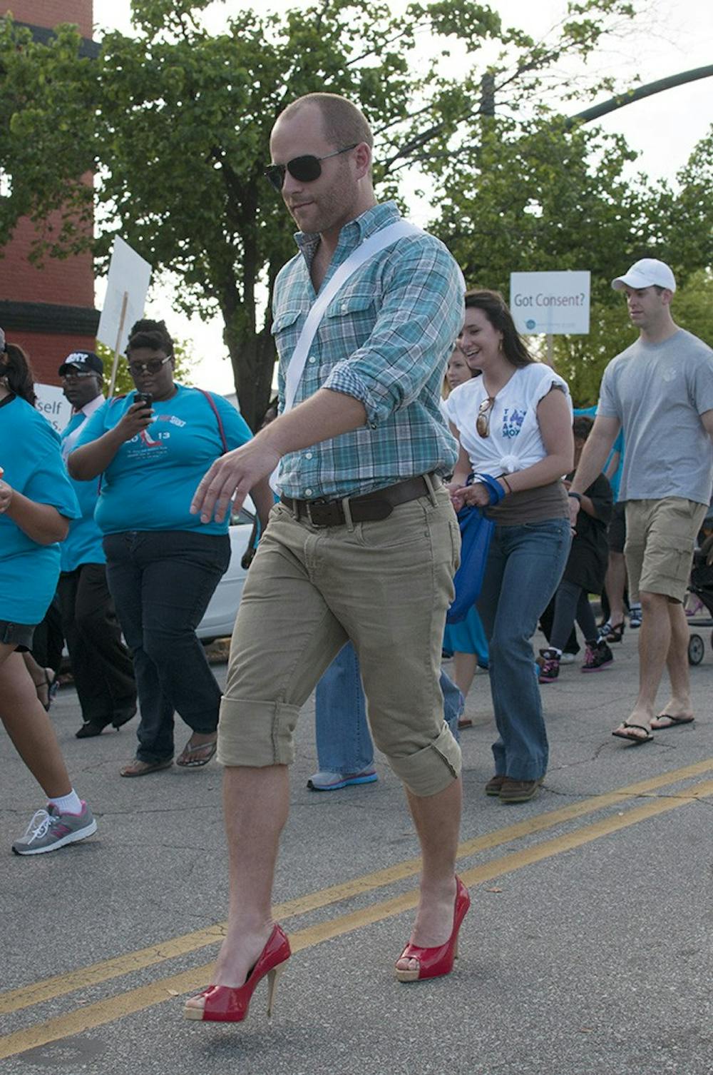 walkamileinhershoes_brianalmond_042