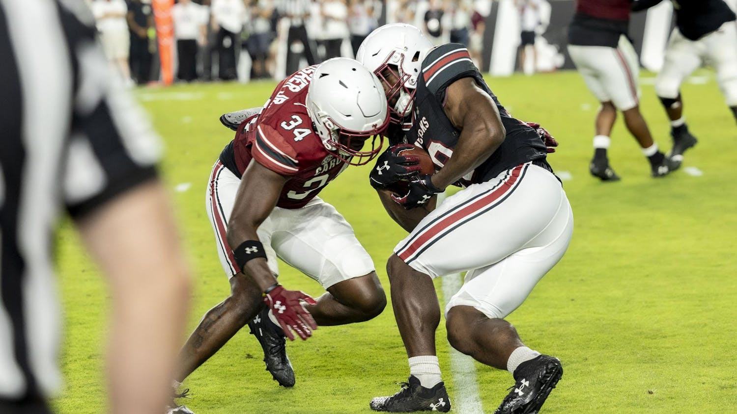 Redshirt junior linebacker Jamian Risher Jr. defends freshman wide receiver Brian Rowe Jr. during the 2025 spring game at Williams Brice Stadium on Friday, April 18, 2025. Rowe enrolled at USC in January after graduating from Jam M. Robinson High School where he totaled 120 catches during three seasons.