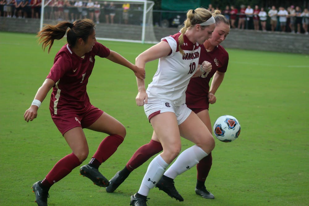 <p>Junior forward Catherine Berry fights off defenders in pursuit of a goal during a women's soccer game Thursday afternoon, August 18, 2022. USC tied against FSU 0-0.</p>