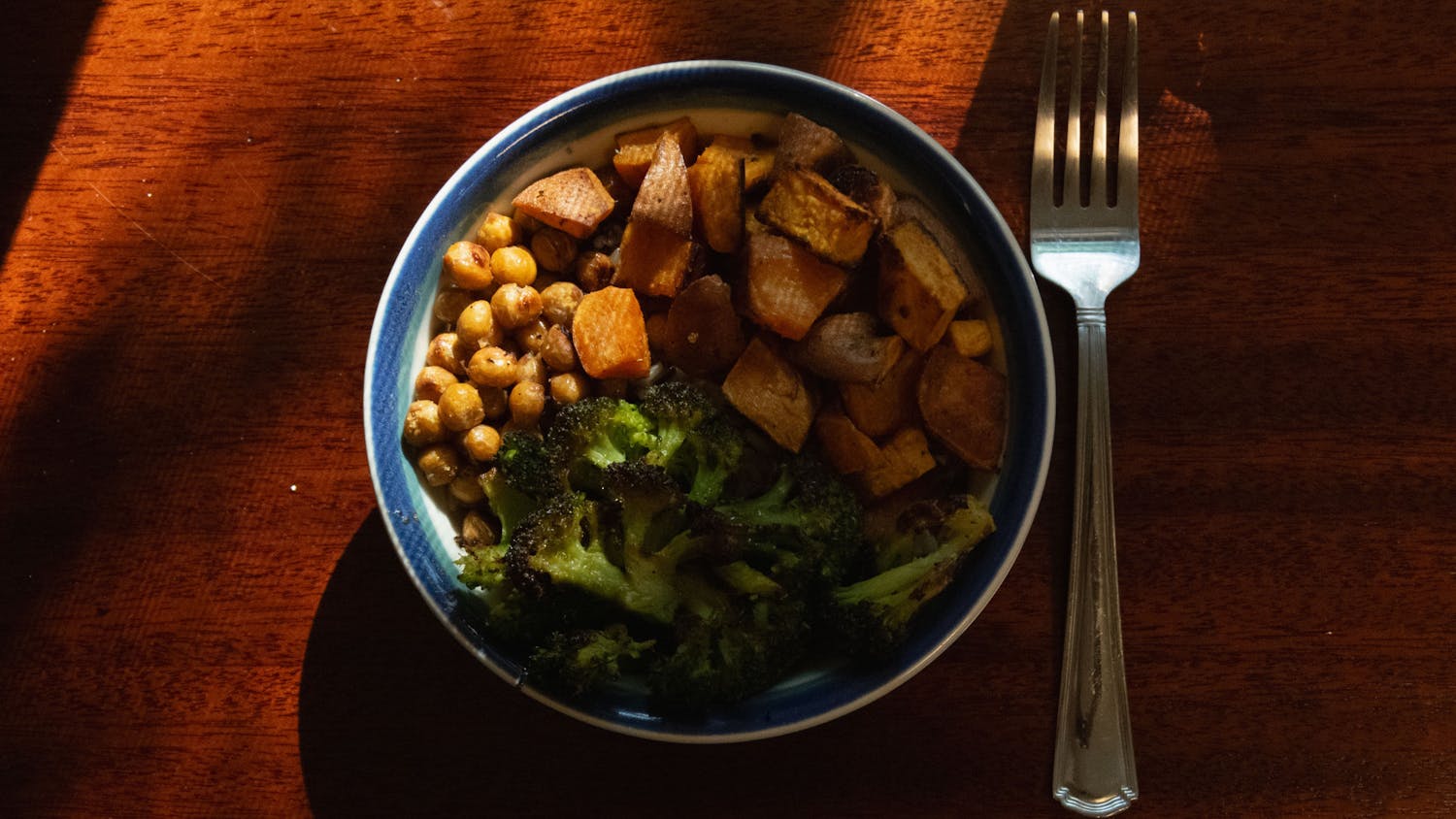 A fall harvest bowl, made with rice, chickpeas, sweet potatoes and broccoli, is pictured on Nov. 30, 2023.&nbsp;This healthy and cost-effective meal can be the extra motivation students need to get through end-of-semester finals.&nbsp;