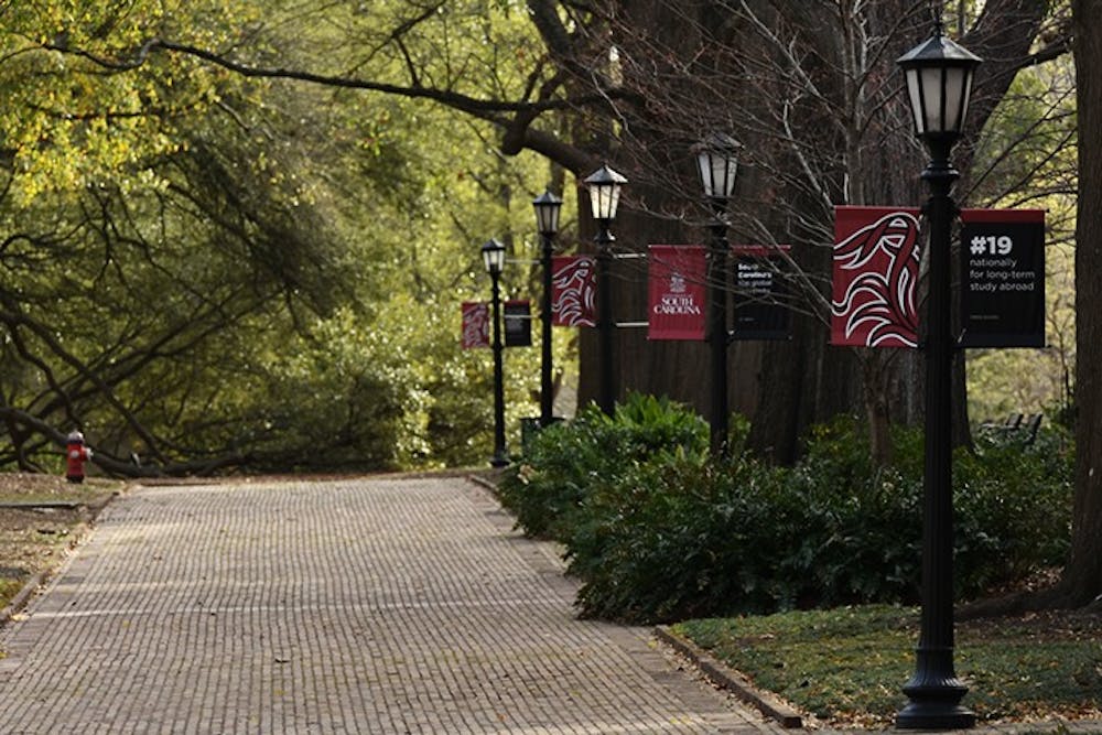 <p>&nbsp;Lightposts line the edge of the Horseshoe with USC flags hanging on either side.&nbsp;</p>