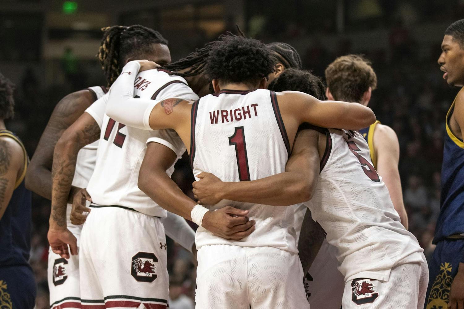 FILE - The Gamecock men's basketball team huddles after drawing a foul during the team’s game against Notre Dame on Nov. 28, 2023. The Gamecocks finished the 2023-24 鶹С򽴫ý 28-6.