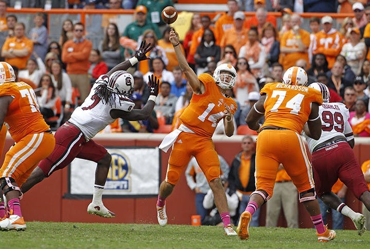 South Carolina Gamecocks defensive end Jadeveon Clowney (7) pressures Tennessee Volunteers quarterback Justin Worley (14) in the fourth quarter. The Tennessee Volunteers defeated the South Carolina Gamecocks, 23-21, at Neyland Stadium in Knoxville, Tennessee, on Saturday, October 19, 2013. (Gerry Melendez/The State/MCT)