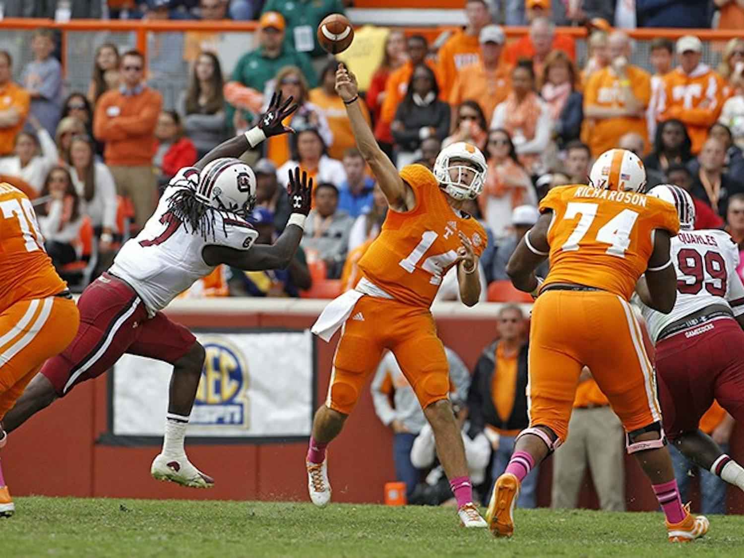 South Carolina Gamecocks defensive end Jadeveon Clowney (7) pressures Tennessee Volunteers quarterback Justin Worley (14) in the fourth quarter. The Tennessee Volunteers defeated the South Carolina Gamecocks, 23-21, at Neyland Stadium in Knoxville, Tennessee, on Saturday, October 19, 2013. (Gerry Melendez/The State/MCT)