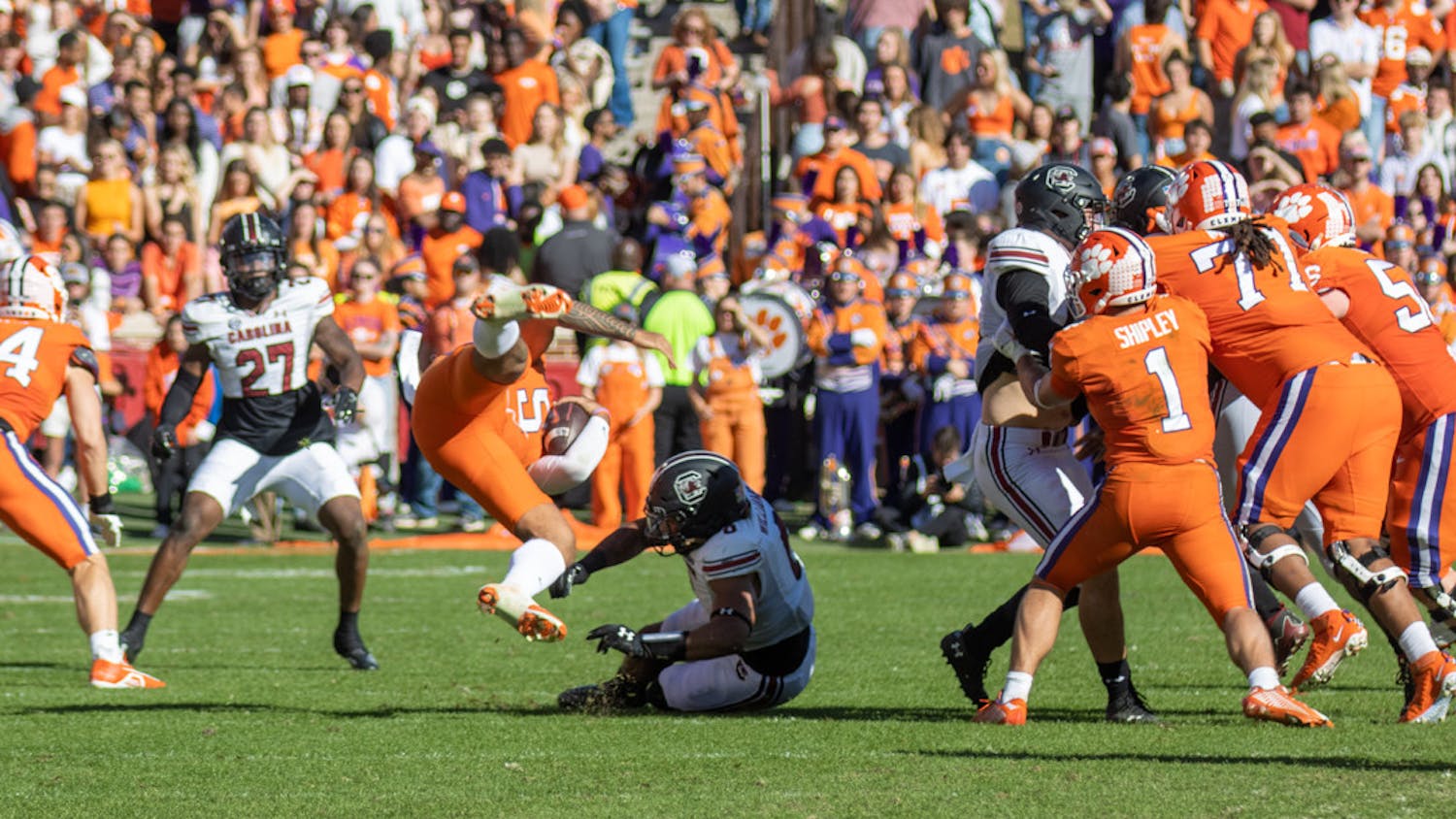 Redshirt sophomore linebacker Debo Williams tackles the Clemson ball carrier on Nov. 26, 2022 at Memorial Stadium. Williams contributed to the 48 total tackles made by the Gamecocks.
