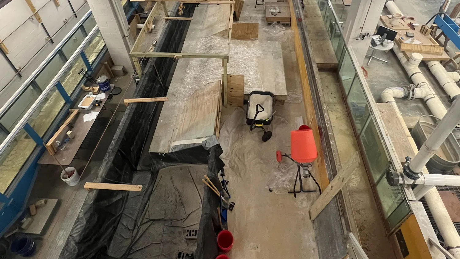 An experimental setup testing to see if biopolymer xanthan gum is a strong preventative for erosion.