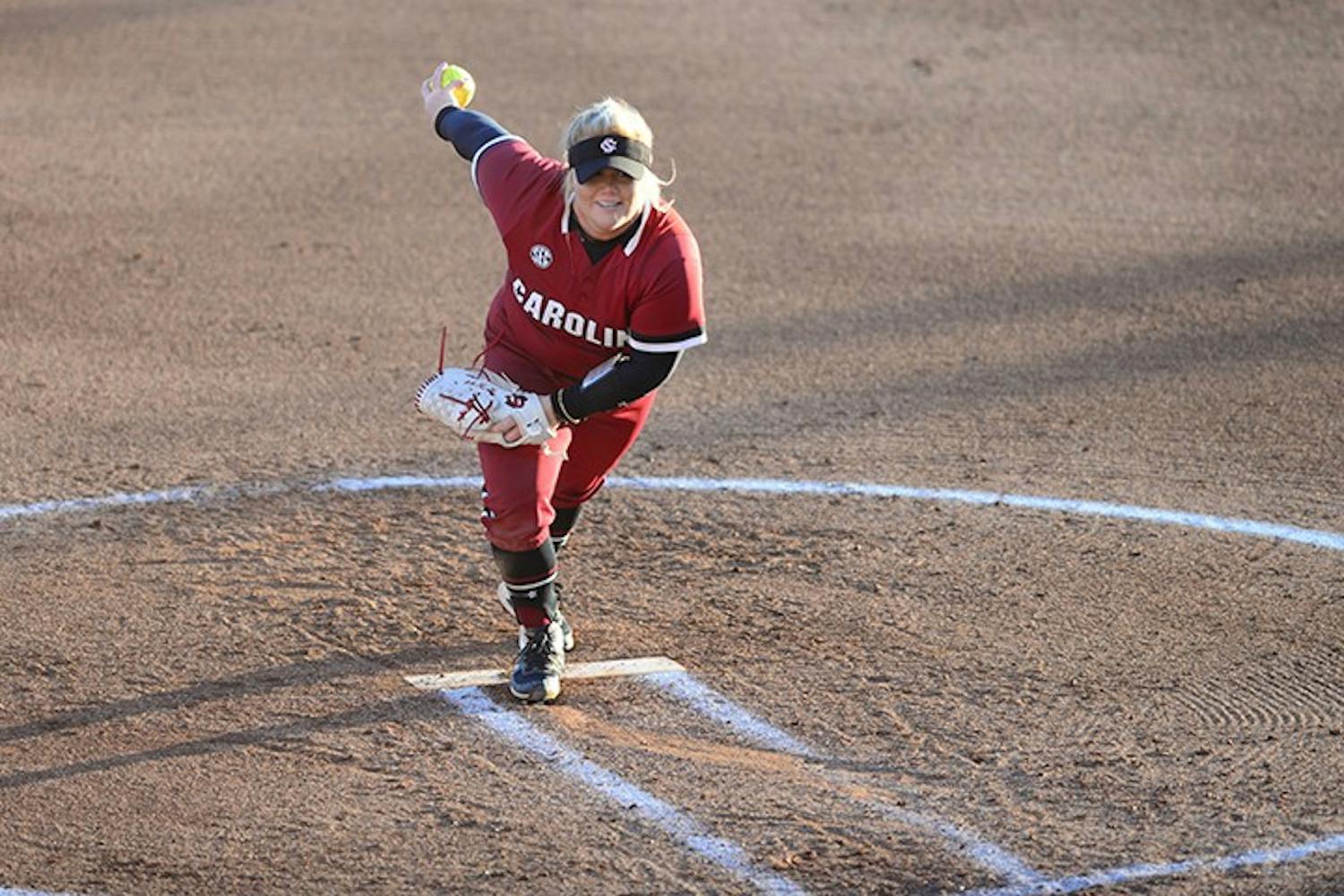 Graduate student pitcher Cayla Drotar winds up to pitch. The Gamecocks will face North Carolina in their 鶹С򽴫ý opener on Feb. 12.