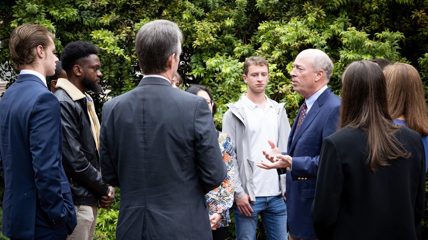 Cary McNair, the CEO of McNair Interests, a private investment and management company headquartered in Houston, Texas, talks success with USC student entrepreneurs on the Horseshoe on Oct. 12, 2022.&nbsp;