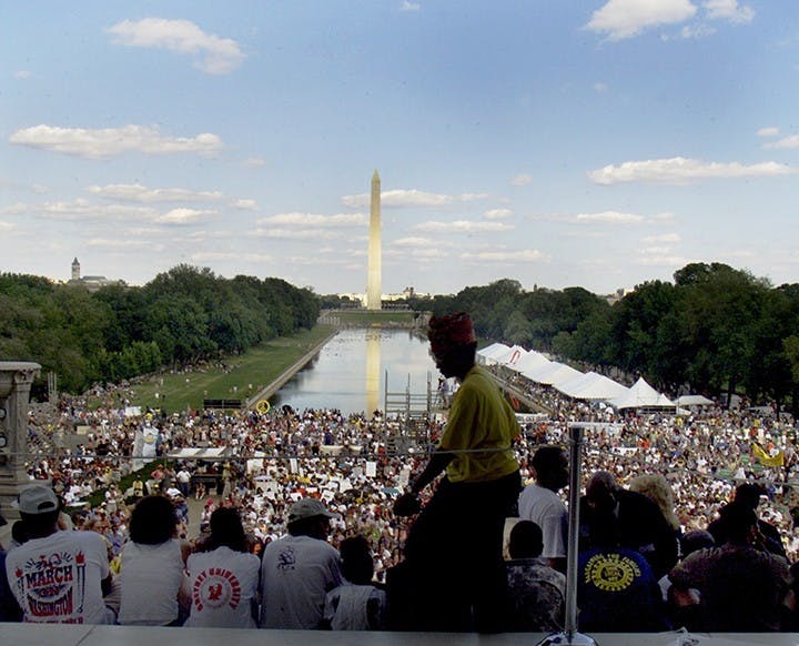 KRT US NEWS STORY SLUGGED: MLK KRT PHOTOGRAPH BY NIKKI KAHN/KRT (August 23) WASHINGTON, D.C. -- Thousands gathered on the National Mall to celebrate  the "40th Anniversary of the March on Washington," on the steps of the Lincoln Memorial in Washington, D.C., on Saturday, August 23, 2003, where Dr. Martin Luther King, Jr. delivered his "I Have A Dream," speech on August 28, 1963.  (nk) 2003 (Diversity)
