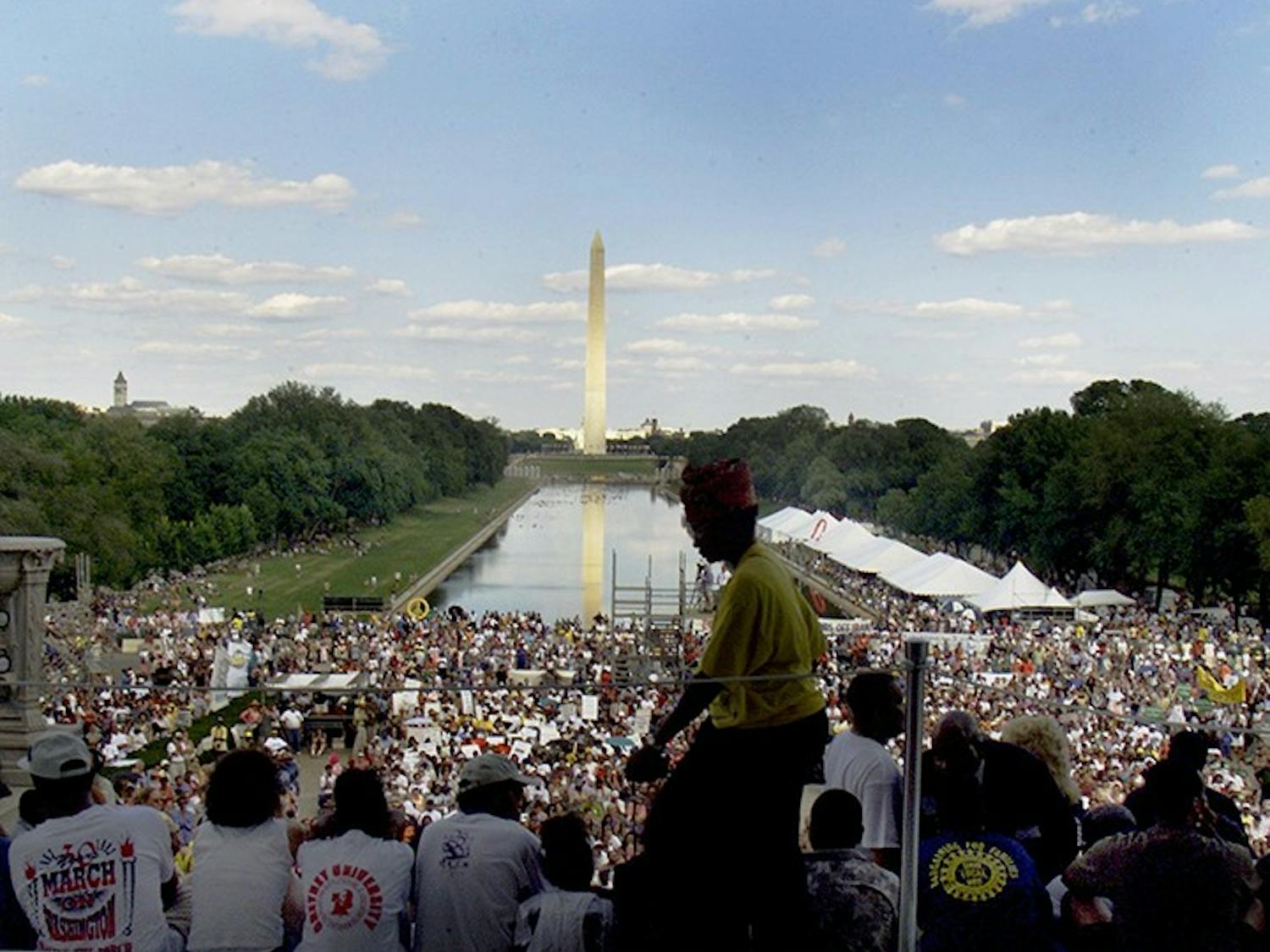 KRT US NEWS STORY SLUGGED: MLK KRT PHOTOGRAPH BY NIKKI KAHN/KRT (August 23) WASHINGTON, D.C. -- Thousands gathered on the National Mall to celebrate the "40th Anniversary of the March on Washington," on the steps of the Lincoln Memorial in Washington, D.C., on Saturday, August 23, 2003, where Dr. Martin Luther King, Jr. delivered his "I Have A Dream," speech on August 28, 1963. (nk) 2003 (Diversity)