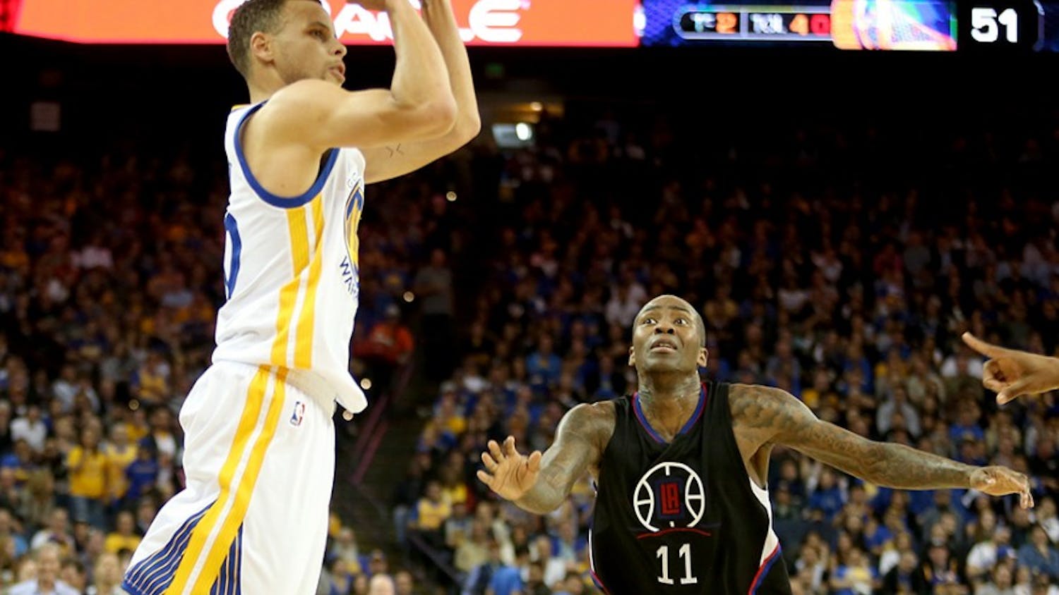 The Golden State Warriors' Stephen Curry, left, shoots against the Los Angeles Clippers' Jamal Crawford (11) in the second quarter at Oracle Arena in Oakland, Calif., on Wednesday, March 23, 2016. (Anda Chu/Bay Area News Group/TNS)