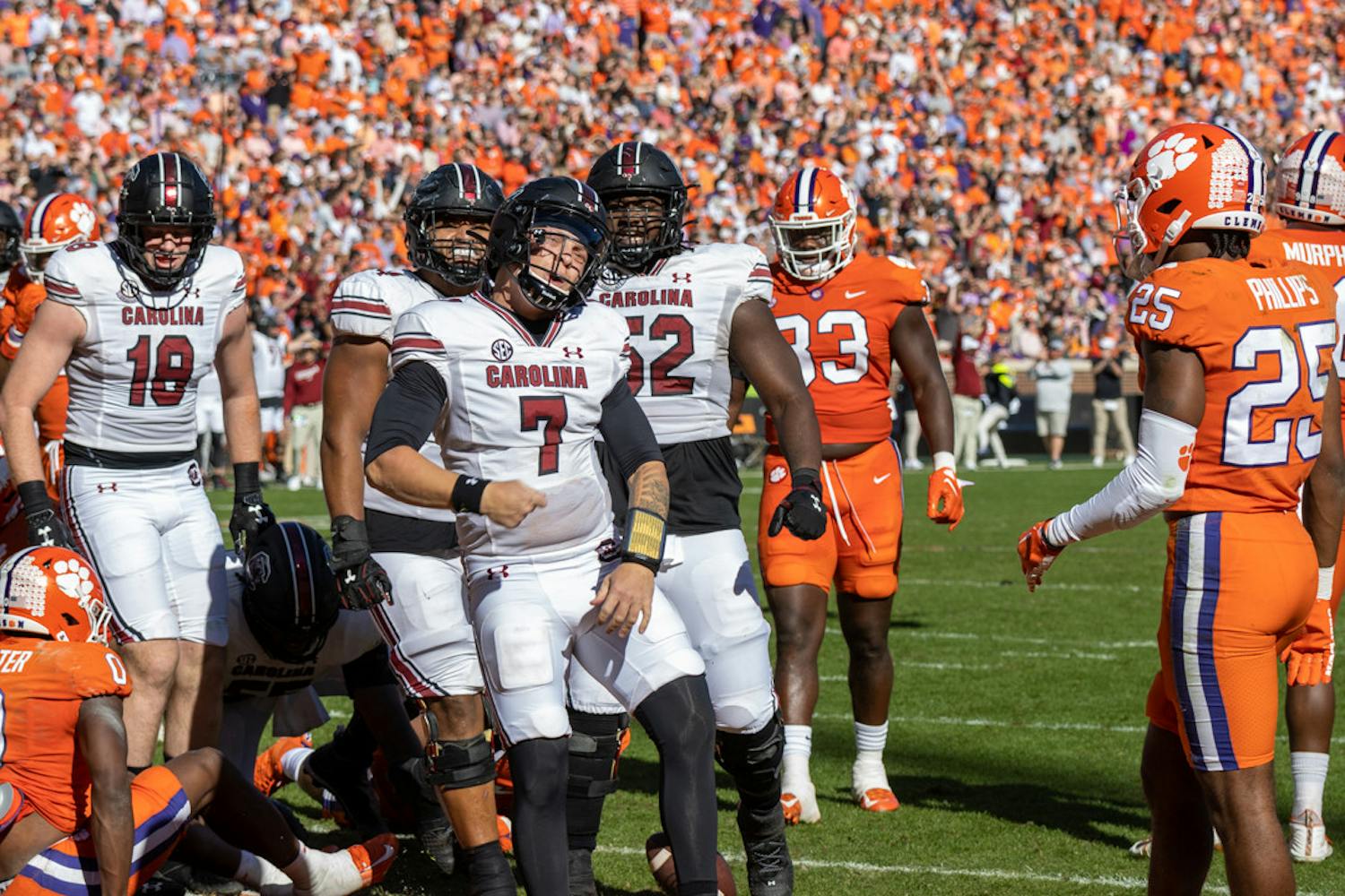 The Gamecocks defeated rival Clemson 31-30 in the Palmetto Bowl after a competitive game. The Palmetto Bowl marks the end of regular 鶹С򽴫ý for both teams and leads to the playoffs. The marked the first time the Gamecocks have beaten the Tigers since November 2013 and snapped Clemson's 40-game home winning streak.&nbsp;
