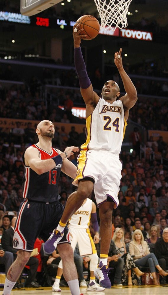 Los Angeles Lakers&apos; Kobe Bryant goes up for two against Washington Wizards&apos; Marcin Gortat on Sunday, March 27, 2016, at the Staples Center in Los Angeles. (Genaro Molina/Los Angeles Times/TNS)