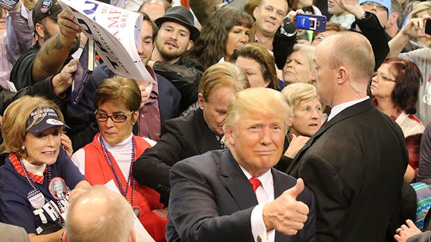 Republican presidential candidate Donald Trump gives a thumbs-up during a rally at the Mississippi Coast Coliseum in Biloxi, Miss., on Saturday, Jan. 2, 2016. (John Fitzhugh/Biloxi Sun Herald/TNS)