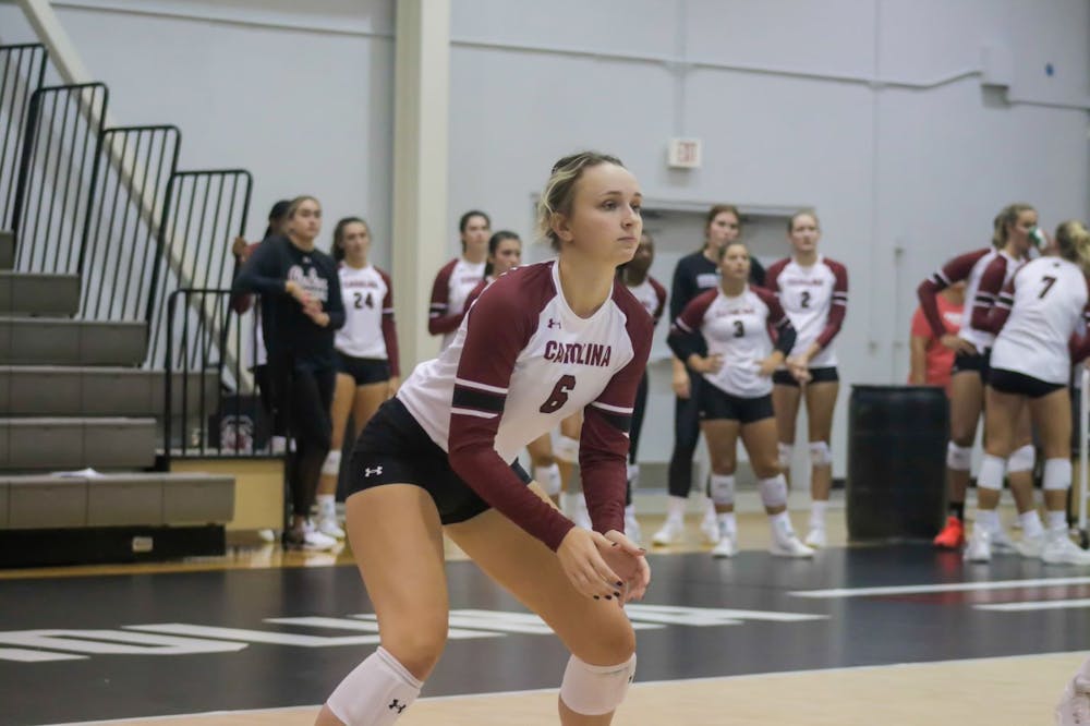 Setter Dalaney Hans waiting for the opposing serve at the volleyball team’s match against Sacred Heart University on Friday, Aug. 26, 2022.