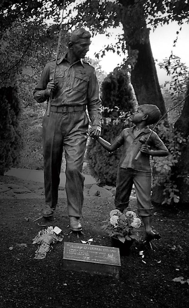 Actress Betty Lynn, who played Thelma Lou on &quot;The Andy Griffith Show&quot;, pays her respects at the Andy Griffith statue in Mt. Airy, North Carolina, on Tuesday, July 3, 2012. Griffith, a Mt. Airy native, died Tuesday at age 86 at his home in Manteo, North Carolina. (Todd Sumlin/Charlotte Observer/MCT)