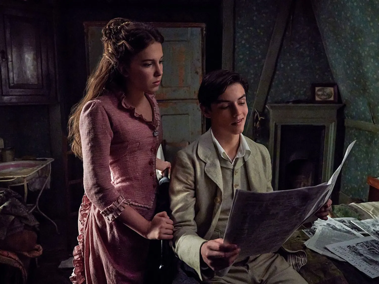  Enola Holmes, played by Millie Bobby Brown, and Tewkesbury, played by Louis Partridge, read a newspaper together in Netflix’s new movie “Enola Homes.” 