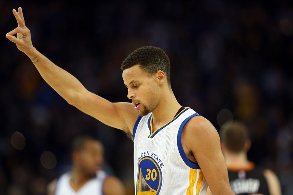 The Golden State Warriors&apos; Stephen Curry (30) celebrates a 3-point basket against the Phoenix Suns in the first half at Oracle Arena in Oakland, Calif., on Wednesday, Dec. 16, 2015. (Ray Chavez/Bay Area News Group/TNS)