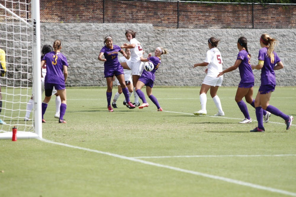 	Junior Taylor Leach (5th from left) was named SEC Defensive Player of the Week, among other honors.