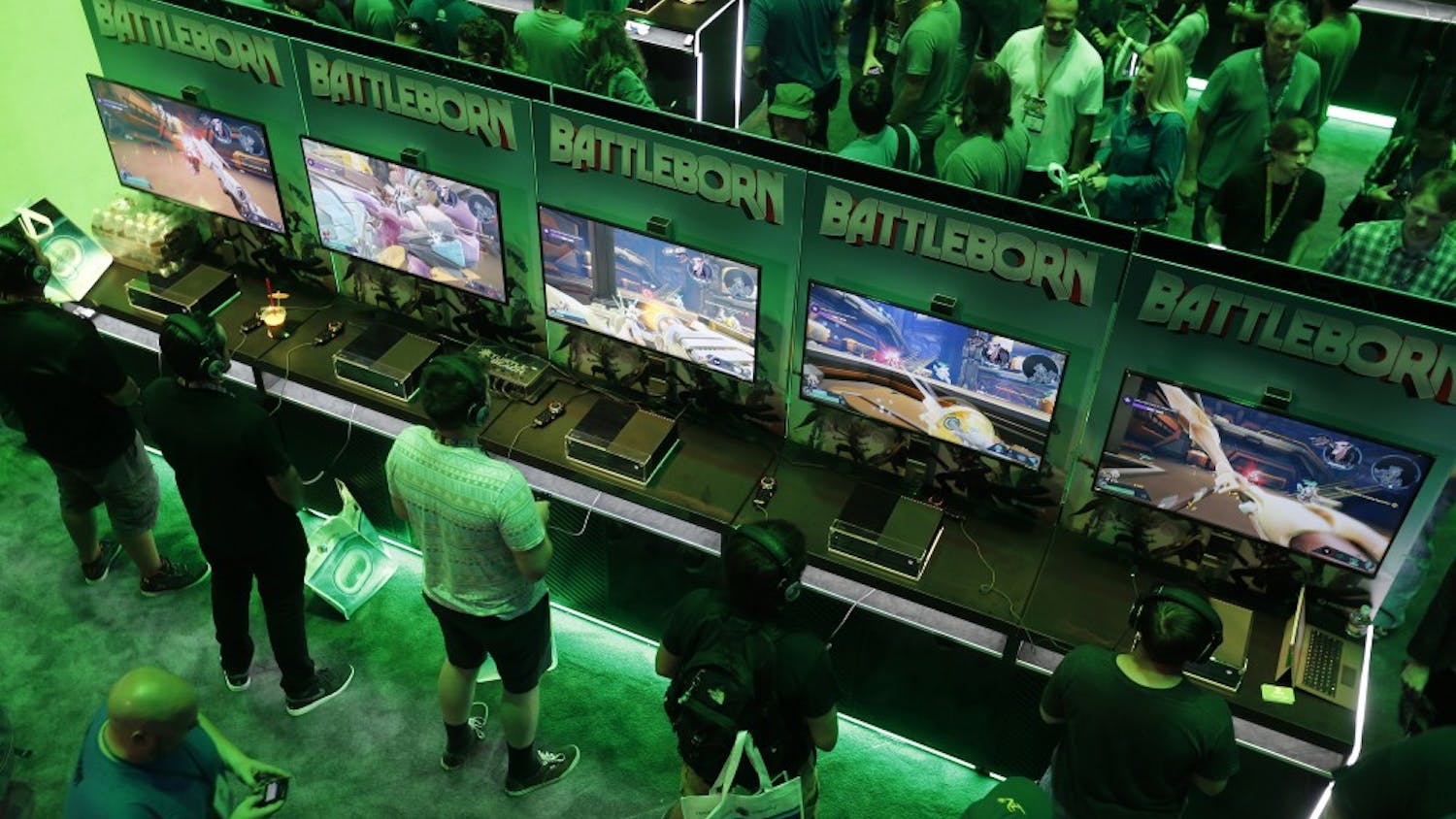 A large crowd of video game enthusiasts fill the Xbox game booth to try out new games during the first day of three-day E3 Electronic Entertainment Expo., annual video game conference and show at the Los Angeles Convention Center on June 16, 2015 in Los Angeles. (Allen J. Schaben/Los Angeles Times/TNS)