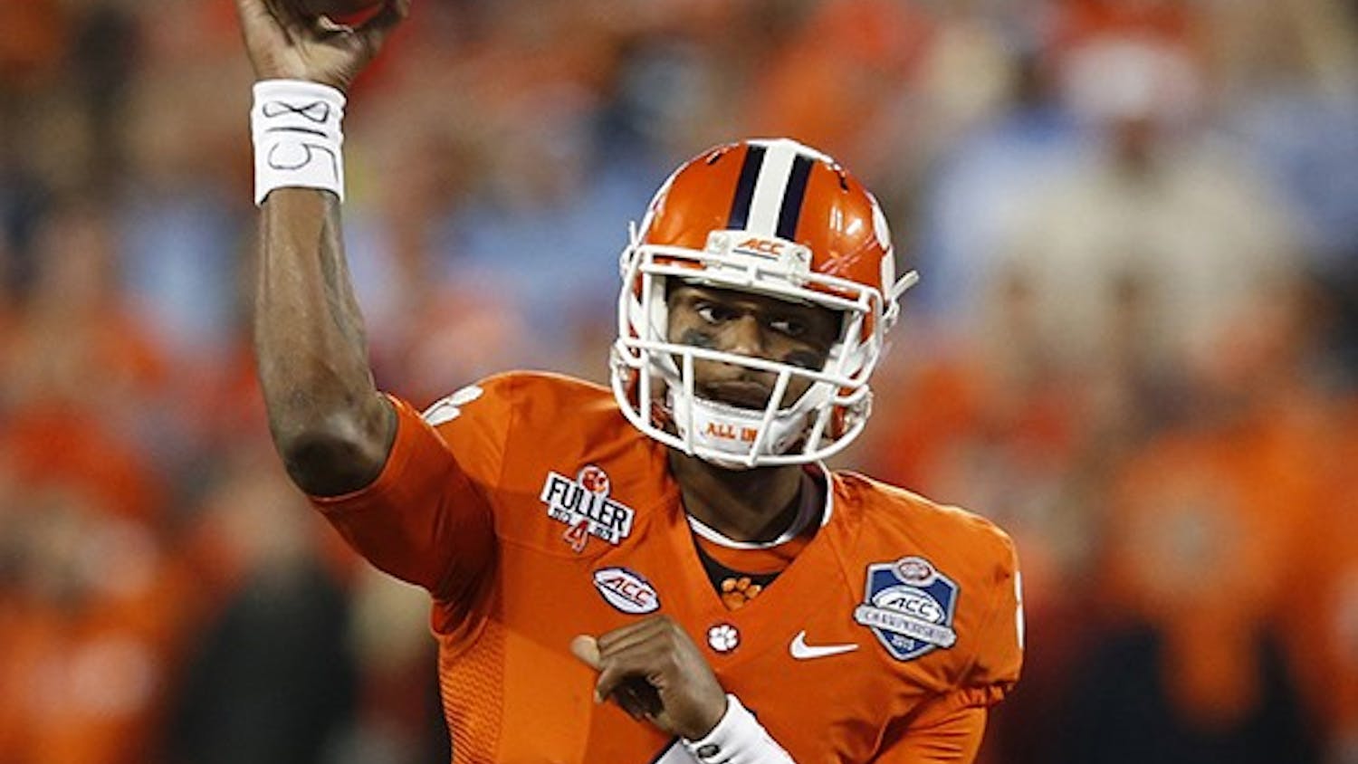 Clemson quarterback Deshaun Watson (4) passes during the first half against North Carolina in the ACC Football Championship at Bank of America Stadium in Charlotte, N.C., on Saturday, Dec. 5, 2015. (Ethan Hyman/Raleigh News &amp; Observer/TNS)