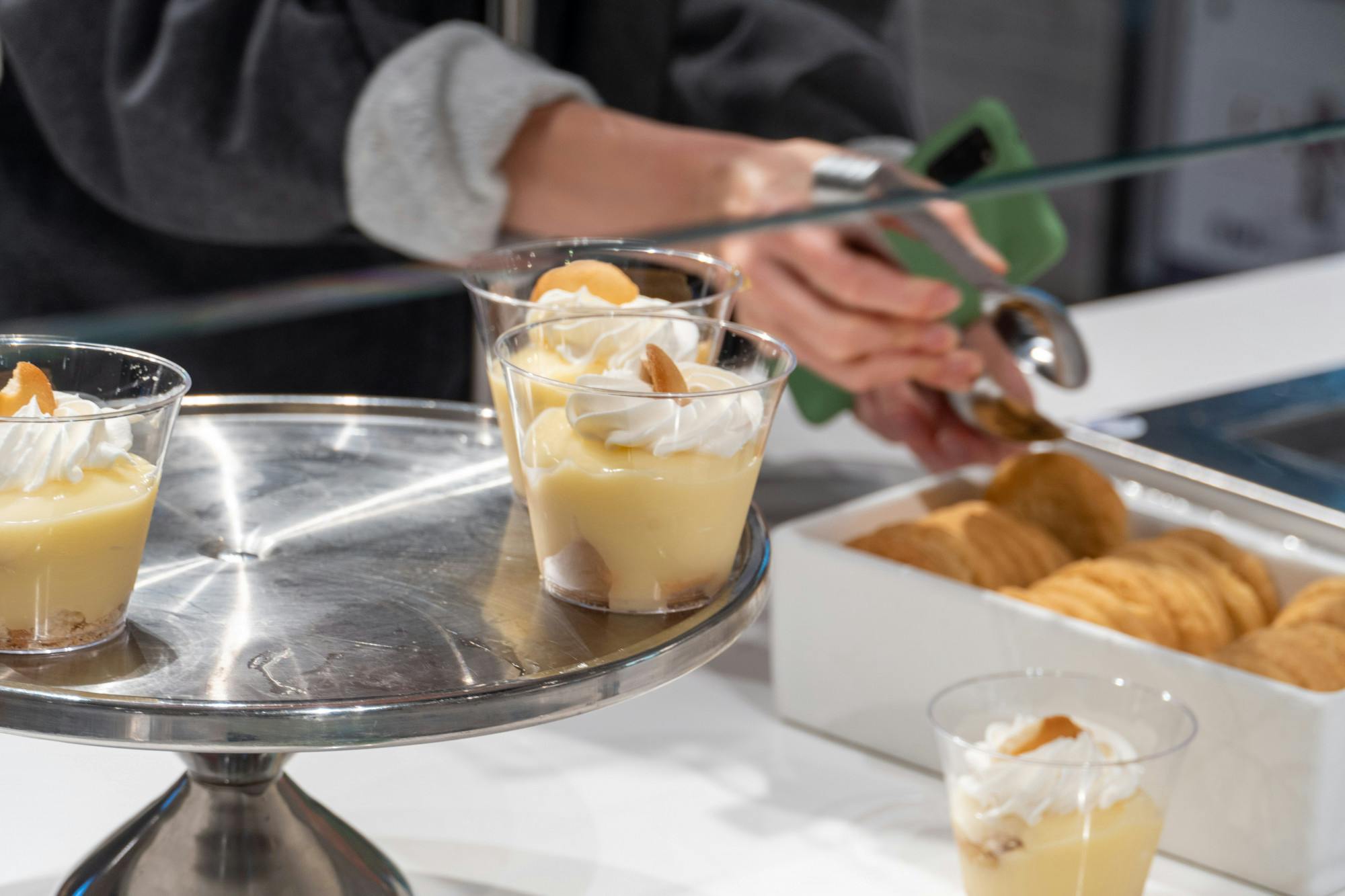 Fresh Greene's, a organic style buffet located in the Russell House offers a fresh and healthier eating option to the college community. Offering deserts like soft banana pudding cups and freshly made pizza and sandwiches the wellness based eatery serves as a unique and everchanging dining option for the students of the university. Photos captured by Jalen Miller | The Daily Gamecock.