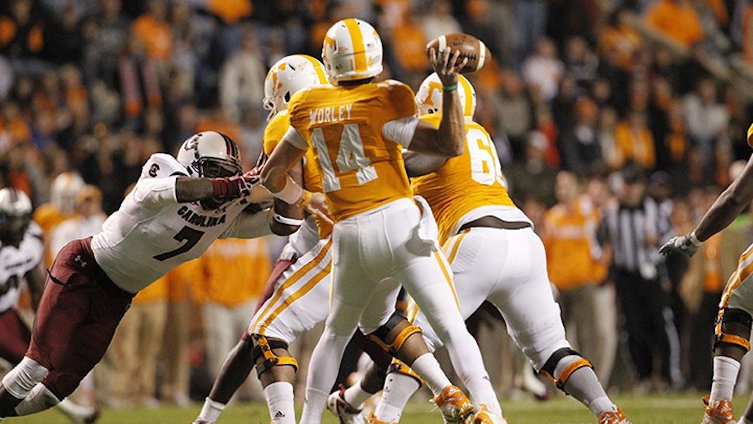 South Carolina defensive end Jadeveon Clowney (7) pressures Tennessee quarterback Justin Worley (14) during the first half on Saturday, October 29, 2011, at Neyland Stadium in Knoxville, Tennessee. (Tracy Glantz/The State/MCT)
