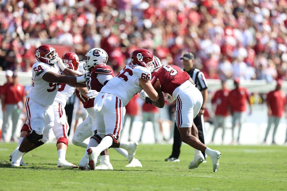 usc-fb-vs-ok-augustalewis-2861