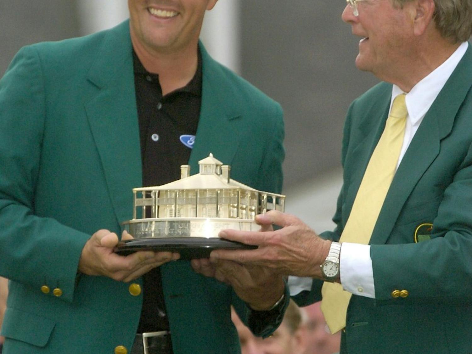KRT SPORTS STORY SLUGGED: GLF-MASTERS KRT PHOTOGRAPH BY ERIK CAMPOS/THE STATE (April 11) AUGUSTA, GA -- Phil Mickelson is presented the Masters trophy from the Augusta National president Hootie Johnson after winning the U.S. Masters golf tournament with a birdie on the 18th hole at the Augusta National Golf Club in Augusta, Georgia, Sunday, April 11, 2004. This was Mickelson's first major tournament win. (nk) 2004