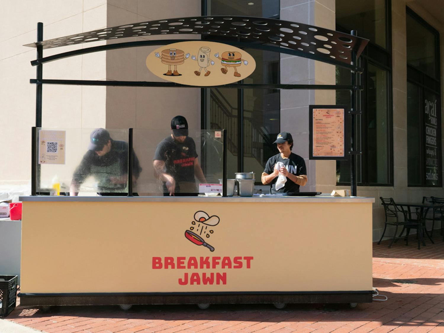 A new breakfast service location, Breakfast Jawn, is open Mondays and Wednesdays from 8 to 11 a.m. and Tuesdays and Thursdays from 8 a.m. to noon. It operates out of a cart in front of Colloquium Café on the northern side of campus.