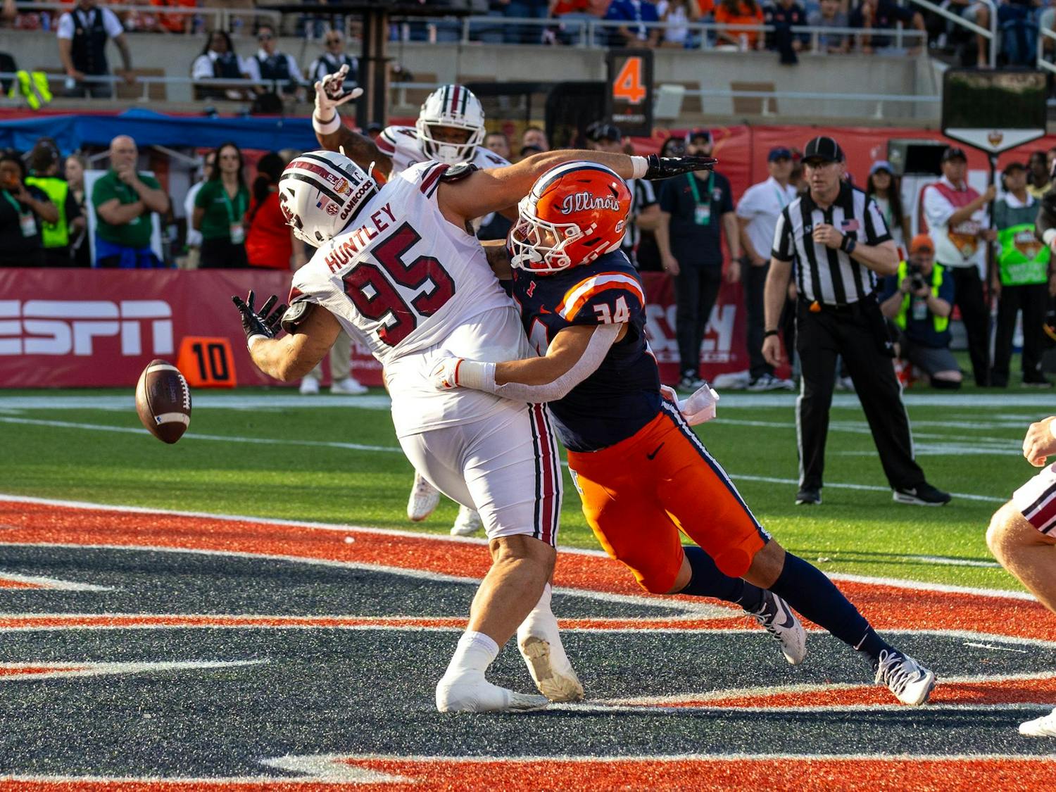 Redshirt senior defensive tackle Alex Huntley drops a pass on a fake punt touchdown attempt during the Cheez-It Citrus Bowl on Dec. 31, 2024. The Gamecocks lost to the Illinois Fighting Illini 21-17.