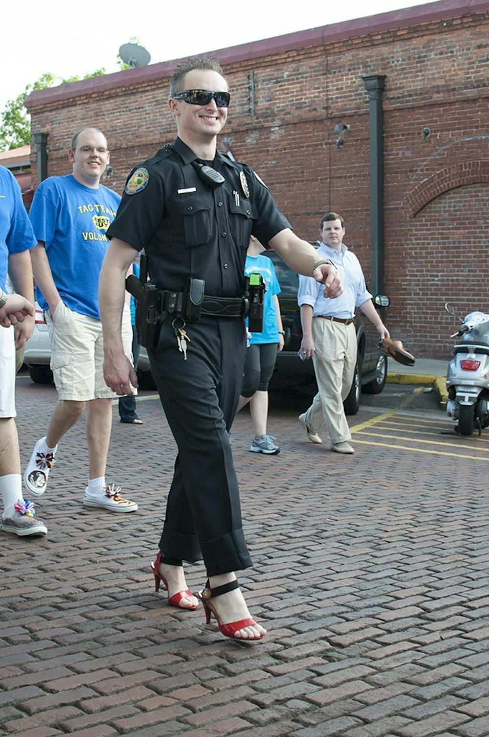 walkamileinhershoes_brianalmond_032