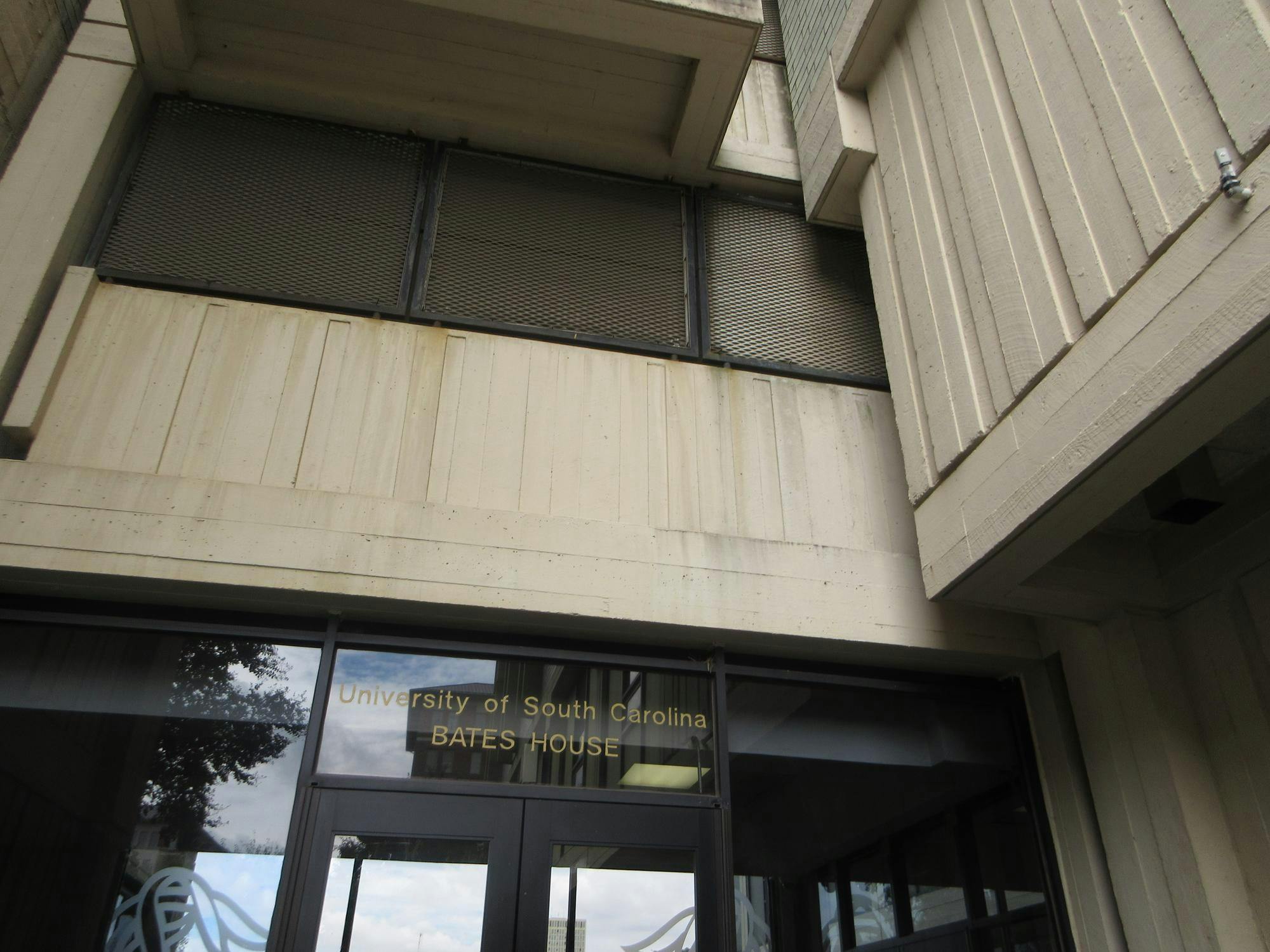 USC students speak out about poor living conditions in Bates House ...