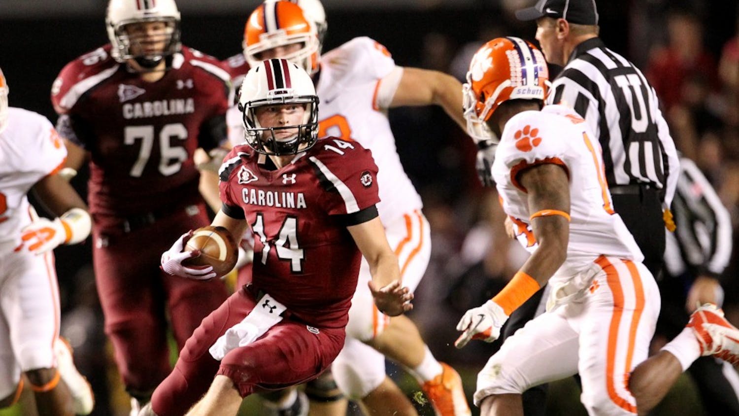 Quarterback Connor Shaw of South Carolina scrambles for a gain against Clemson on Saturday, November 26, 2011, in Columbia, South Carolina. (C. Aluka Berry/The State/MCT)