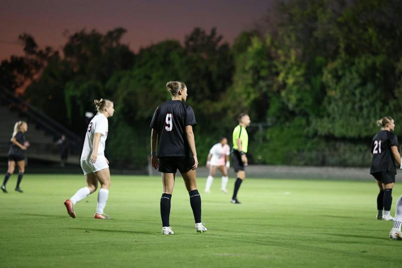 No. 11 South Carolina women's soccer survives late scare, wins 2-1 ...