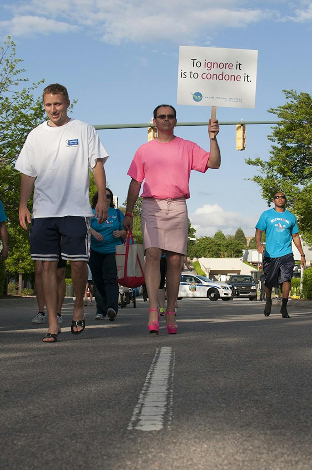 walkamileinhershoes_brianalmond_050