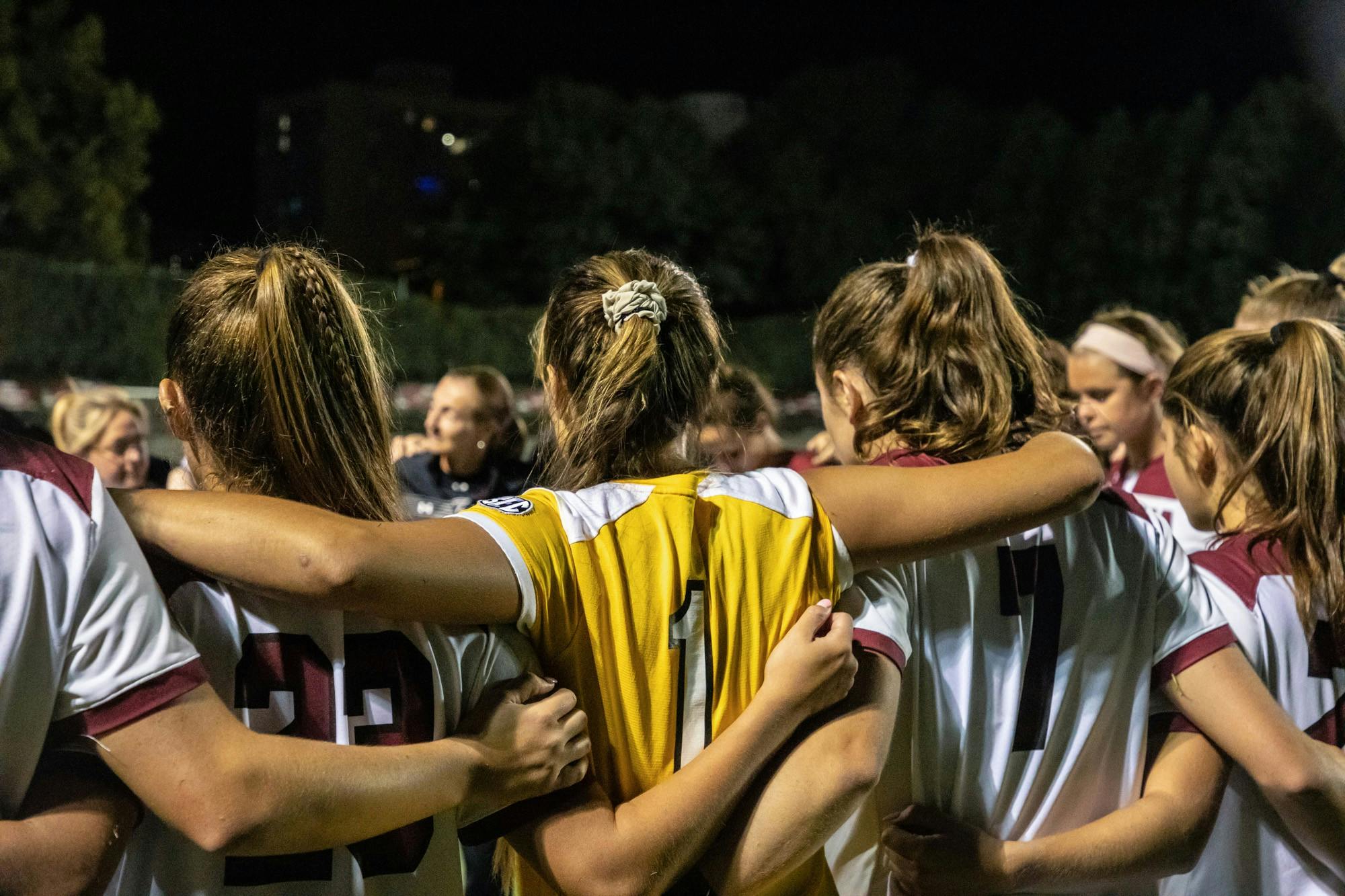 The women's soccer team in a huddle during a time-out during a game against the Georgia Bulldogs.&nbsp;
