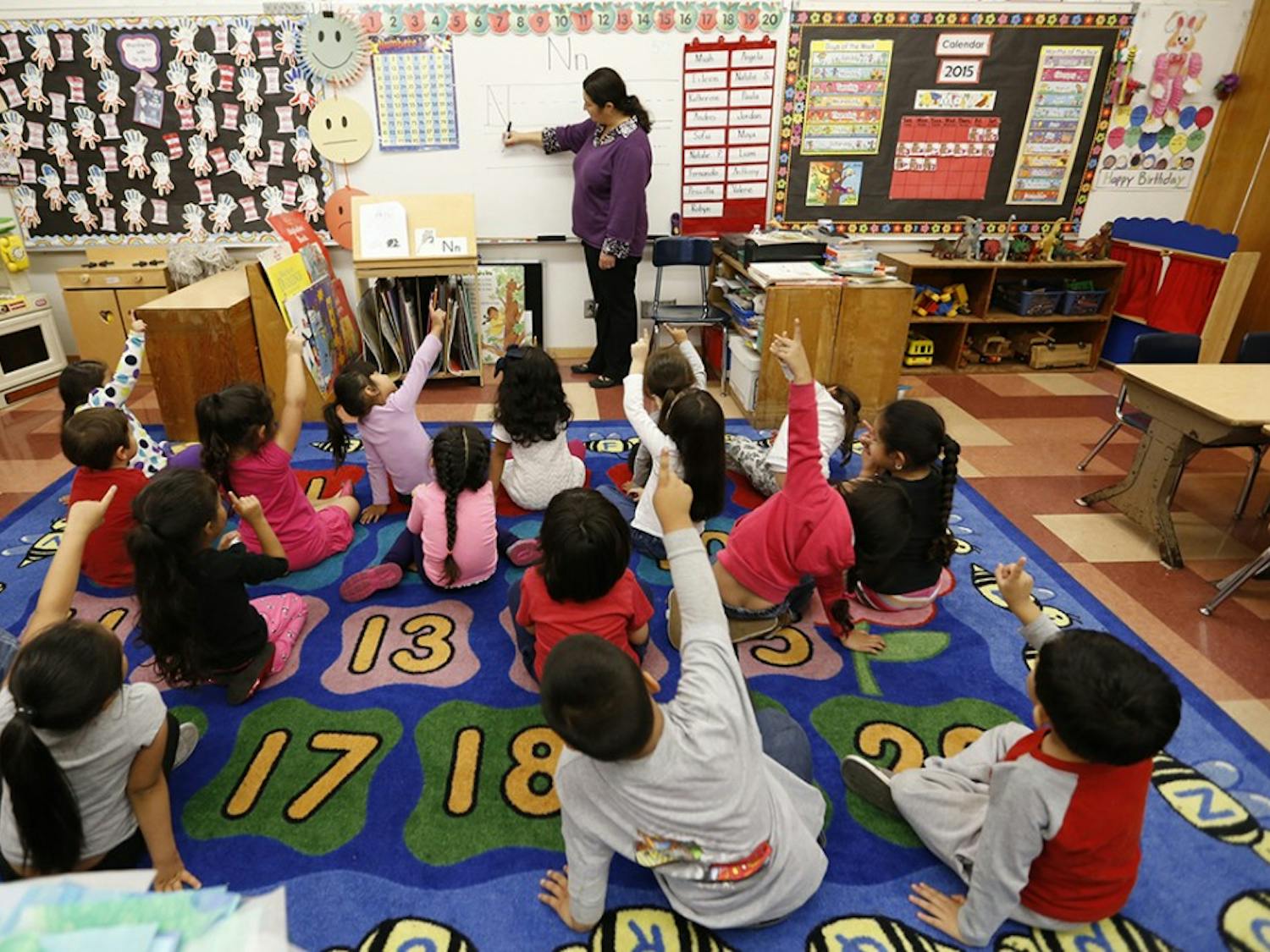 A kindergarten class at Dorris Place Elementary School in Los Angeles in May 2015. A study presented Wednesday, Sept. 28, 2016, to a meeting of education policy officials, researchers found that pre-K educators who were prompted to expect trouble in a classroom trained their gaze significantly longer on black students, especially boys. (Al Seib/Los Angeles Times/TNS)