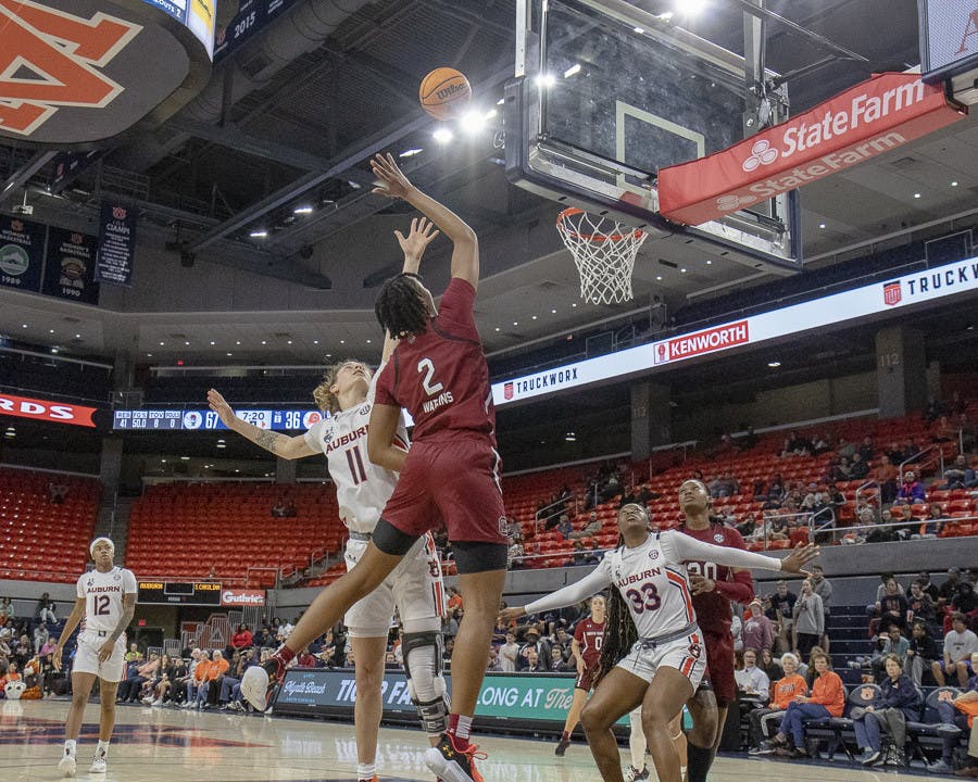 Freshman forward Ashlyn Watkins fends off a defender as she attempts to dunk the ball during the matchup against Auburn on Feb. 9, 2023. Watkins finished the game with a strong fourth quarter, grabbing five rebounds and one block in nine minutes.