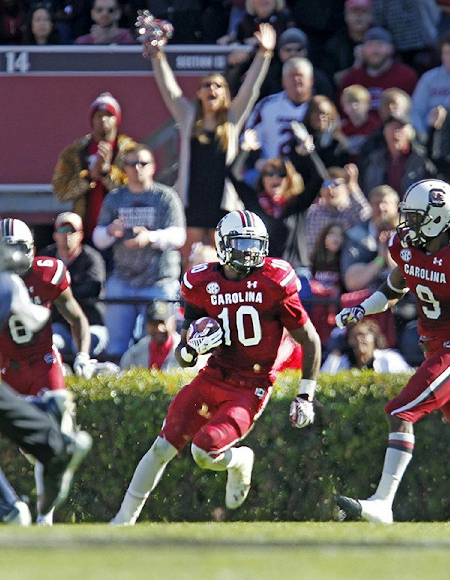 South Carolina linebacker Skai Moore (10) returns an interception in the first half against South Alabama at Williams-Brice Stadium in Columbia, S.C., on Saturday, Nov. 22, 2014. The host Gamecocks won, 37-12. (Gerry Melendez/The State/TNS)