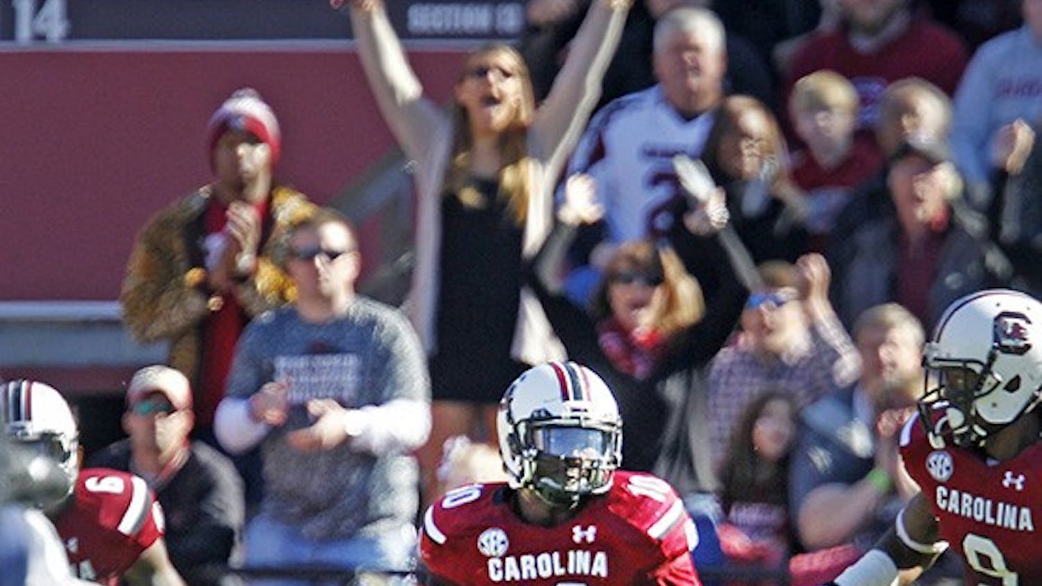 South Carolina linebacker Skai Moore (10) returns an interception in the first half against South Alabama at Williams-Brice Stadium in Columbia, S.C., on Saturday, Nov. 22, 2014. The host Gamecocks won, 37-12. (Gerry Melendez/The State/TNS)