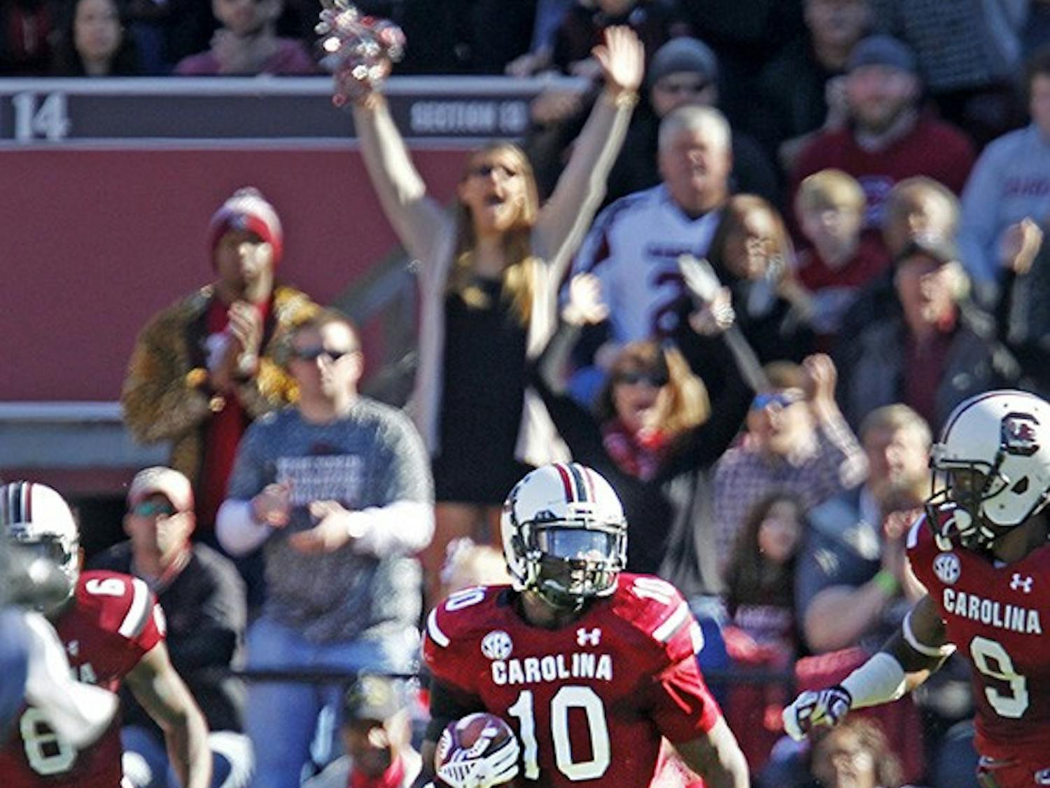 South Carolina linebacker Skai Moore (10) returns an interception in the first half against South Alabama at Williams-Brice Stadium in Columbia, S.C., on Saturday, Nov. 22, 2014. The host Gamecocks won, 37-12. (Gerry Melendez/The State/TNS)