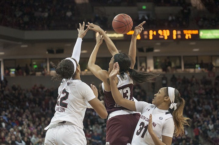 Final score: Gamecocks 59, Texas A&amp;M 58