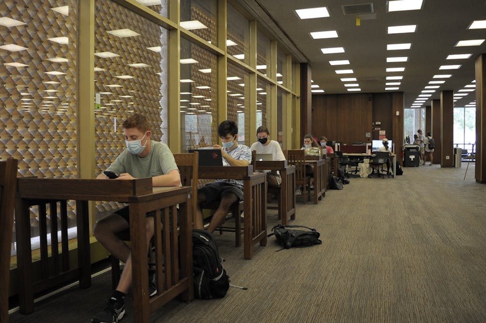 <p>Students sit in USC's Thomas Cooper Library. To follow the university's current mask mandate, students must wear masks in all university buildings and classrooms.&nbsp;</p>