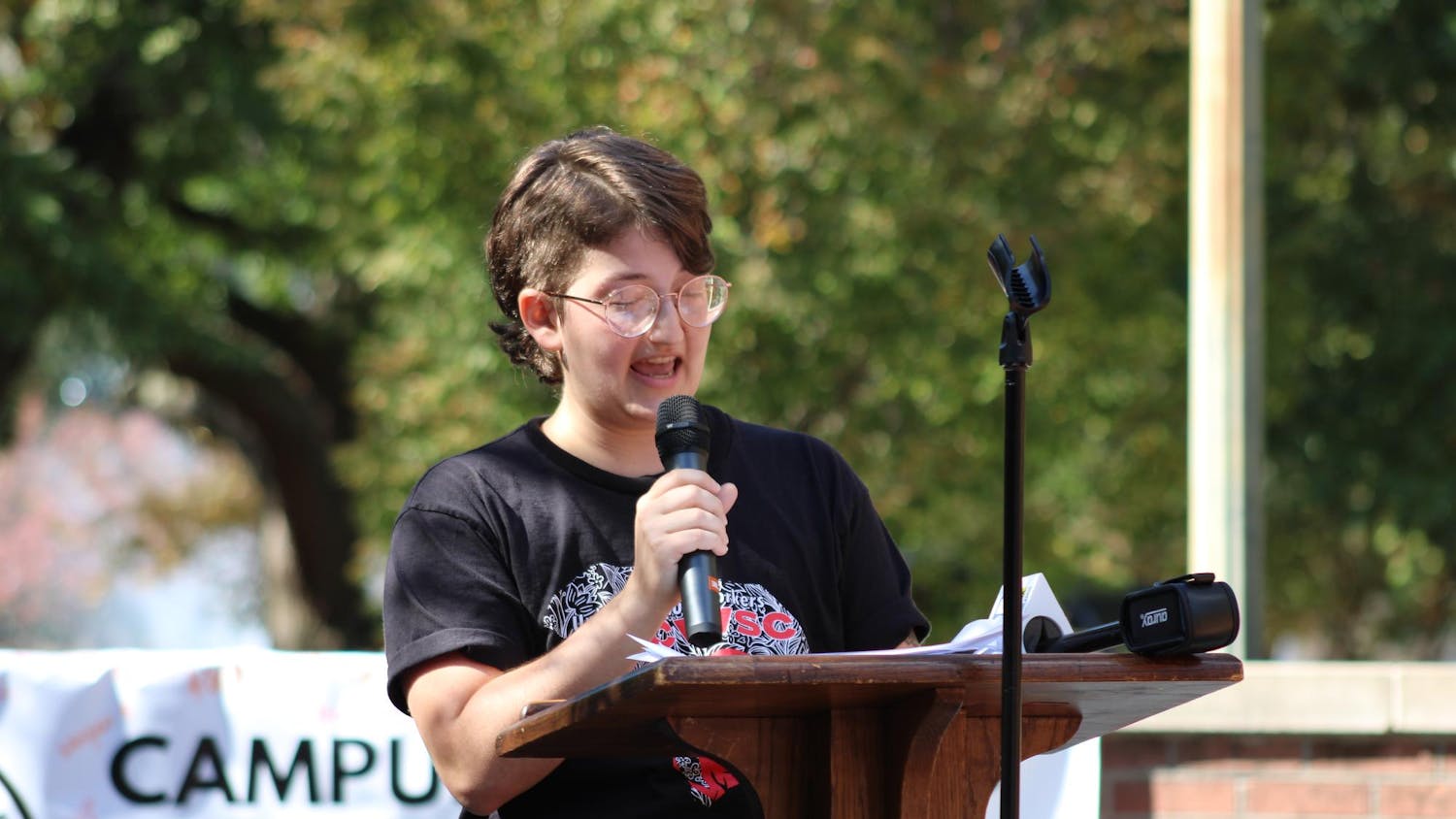 Victor Ponds, a graduate of the school of earth, ocean and environment, highlights the need for better wages for USC university workers on Oct. 26, 2023. The United Campus Workers union at USC spoke about fair wages in lieu of the union’s push for better wages across the university.