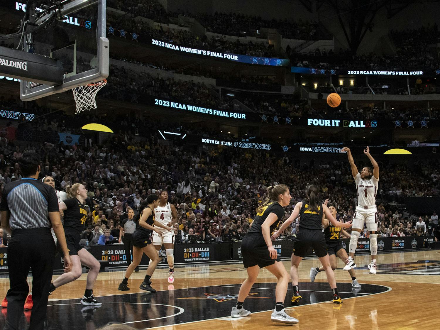 The Women’s 2023 Final Four game saw an intense matchup between the University of South Carolina Gamecocks and the University of Iowa at the American Airlines Center in Dallas, Texas, on March 31, 2023. Iowa held the lead throughout the majority of the game. In the end, the Gamecocks lost against the Hawkeyes 77-73, snapping its 42 win streak.