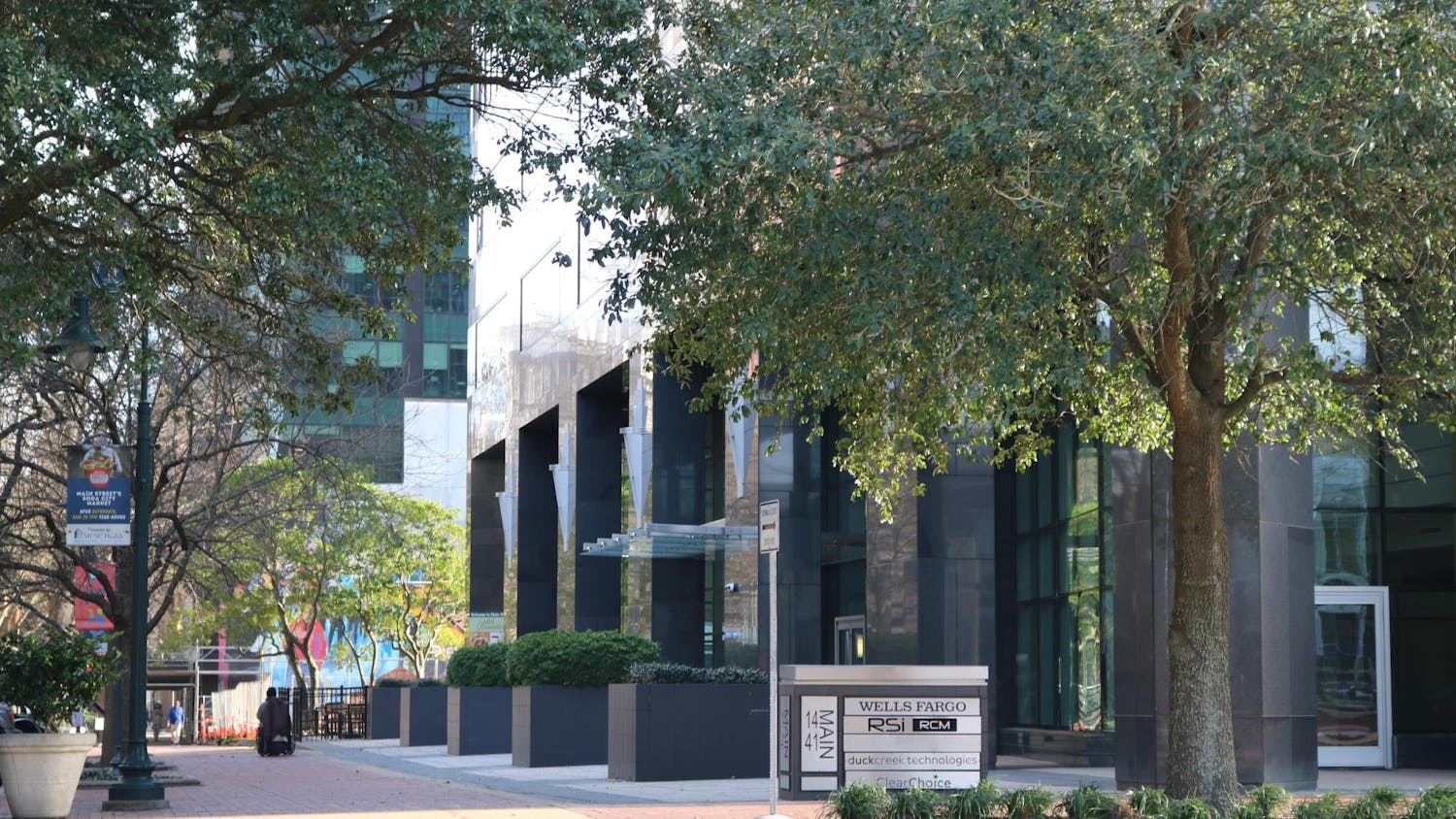 The front entrance of 1441 Main St. seen on March 4, 2026. U.S. Immigration and Customs Enforcement have just signed a lease to house new offices on 1441 Main St.