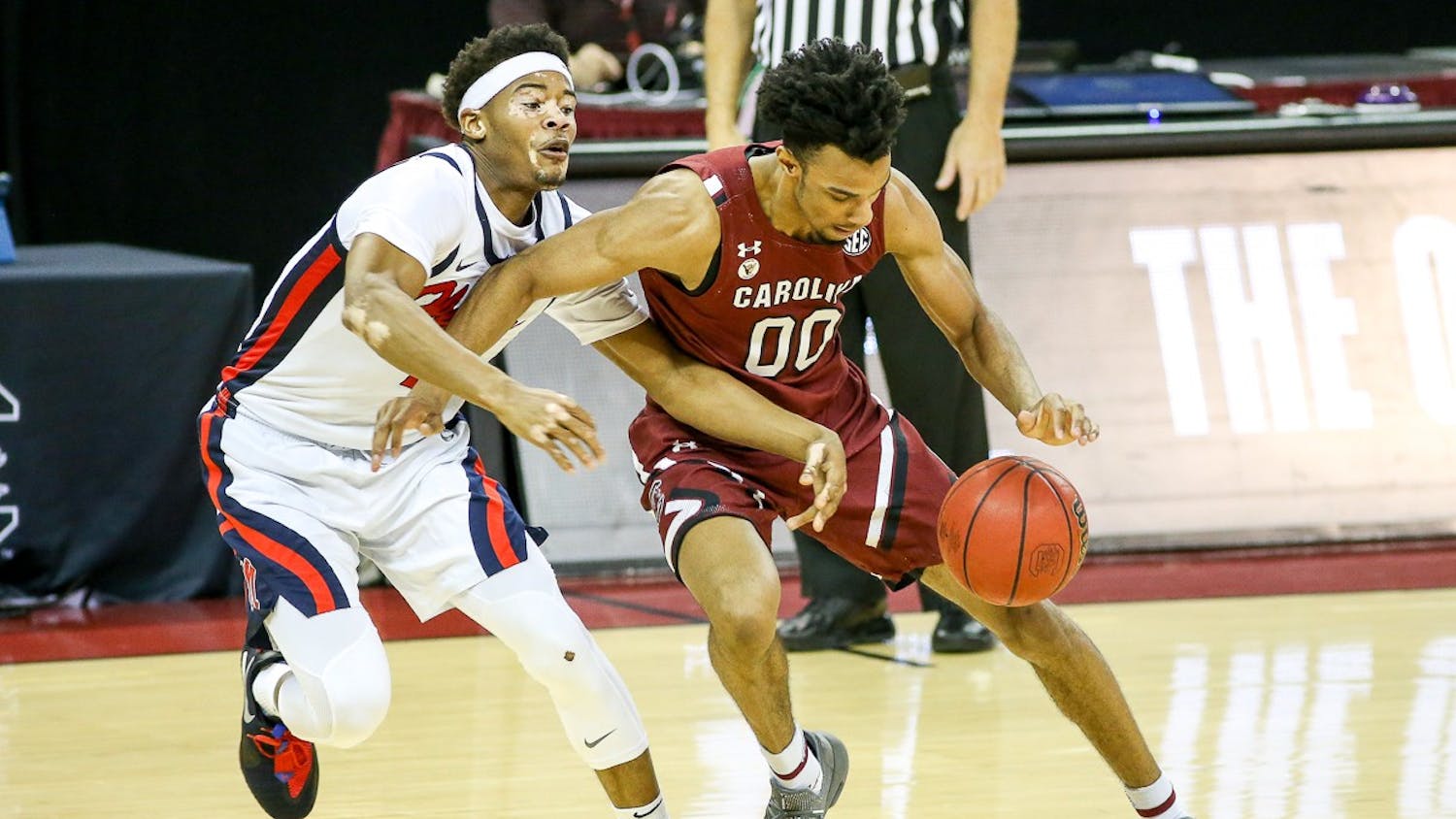 Junior guard A.J. Lawson dribbles the ball during the Ole Miss game. South Carolina lost 81-74.